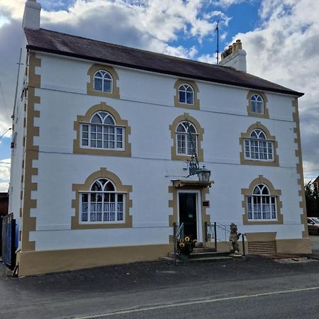 Hotel Ty Llew à Llandysilio Extérieur photo
