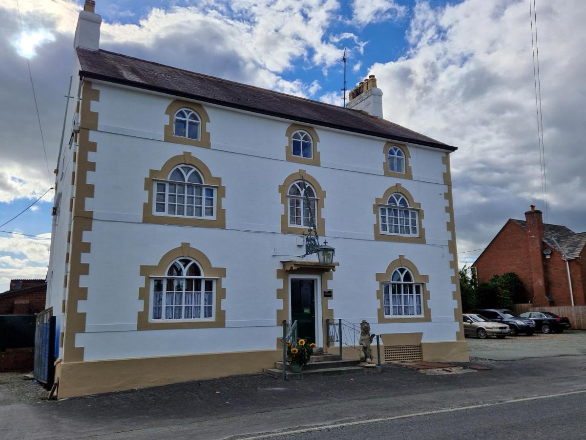 Hotel Ty Llew à Llandysilio Extérieur photo